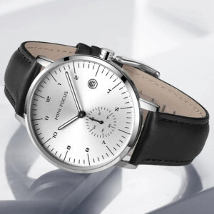 The Mini Focus MF0303G is a stylish men’s analog wristwatch designed for daily elegance and functionality. Featuring a clean, silver-toned dial and a classic leather strap, this timepiece captures a refined yet understated look. It runs on a reliable quartz movement and offers 30 m (3 ATM) water resistance, making it suitable for everyday wear — from office settings to casual evenings.